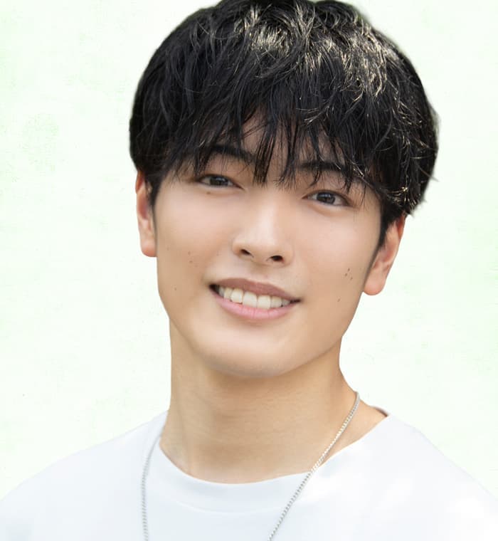 舞台『桜舞し、若葉の芽吹くころ』若葉丸 樋口明志　 AKASHI HIGUCHI  愛媛県出身。9歳で出演した松山市民ミュージカルにをきっかけに、ジャズダンス、タップダンス、バレエ等を始める。高校1年生の時に全国公演「逃走中THE STAGE」に合格、その後上京。「HUNTER×HUNTER」THE STAGE&nbsp;、舞台「Regulations High!-Second-」、&nbsp;舞台『魔法使いの約束』エチュードシリーズPart1、ミュージカル『テニスの王子様』4thシーズン 青学vs比嘉、「迷宮歌劇「続・美少年探偵団」に出演。8月からは舞台「ハイキュー」中国公演にて西谷夕役で出演する。