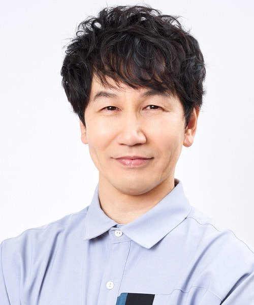 舞台『桜舞し、若葉の芽吹くころ』　脚本・作詞・プロデュース　門脇幸　SACHI KADOWAKI　高知県出身。14歳でミュージカル「アニー」ジュリー役で初舞台を踏む。フリー活動後、劇団四季に所属。退団後は地元でエンタメスクールを開校し、後進指導や舞台・映画制作に関わる。2021年、ルーラル・アーティスツ株式会社を設立し、舞台プロデュースやアーティストマネジメントを手掛ける。主なプロデュース作品は、舞台「歌って走って笑って踊ってキャラバンバン」、子ども舞台劇「ぼくと14人のボクの夏休み」、浅草ファンタジカル舞台「紅散鬼」「鬼哭の島、桃の花」、など。現在はNHK連続テレビ小説「あんぱん」にて歌唱指導を担当している。