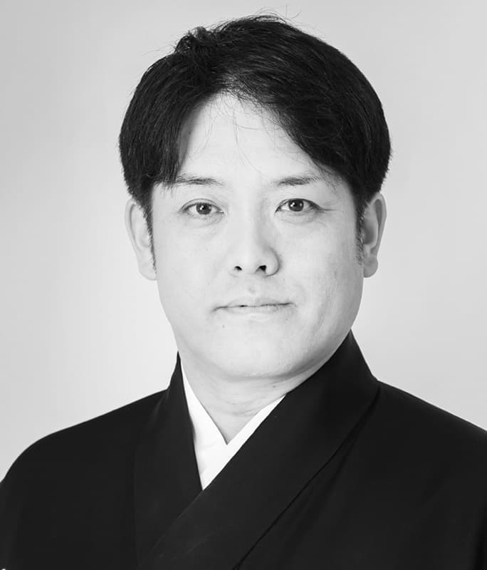 舞台『桜舞し、若葉の芽吹くころ』　日舞振付・所作監修 藤間貴雅　TAKAMASA FUJIMA 日本舞踊家。東急Bunkamuraシアターコクーンアクターズスタジオ講師。2002年から所作指導の活動開始。故蜷川幸雄氏演出作品、宝塚歌劇、東急文化村プロデュース作品、NHK大河ドラマ、朝ドラの振付所作指導などを担当。今年はNHK連続テレビ小説「あんぱん」、MANKAI STAGE『A3!』ACT3!2025の振付/所作指導を担当。2016年から国内外問わず日本文化の素晴らしさをアプローチしていくNPO法人ハーモニーオブジャパンを設立。各国大使館招聘や国際交流基金支援公演など７カ国50カ所を訪問。2017年５月には、文化庁国際芸術交流支援事業の支援でリトアニア日本文化公演を実施している。